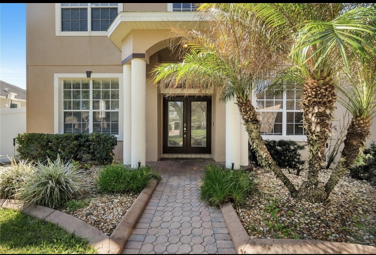 Two-story foyer & entry